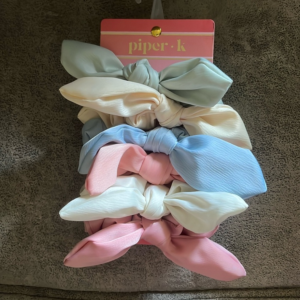 NWT 6 Piper K Satin Bow Scrunchies